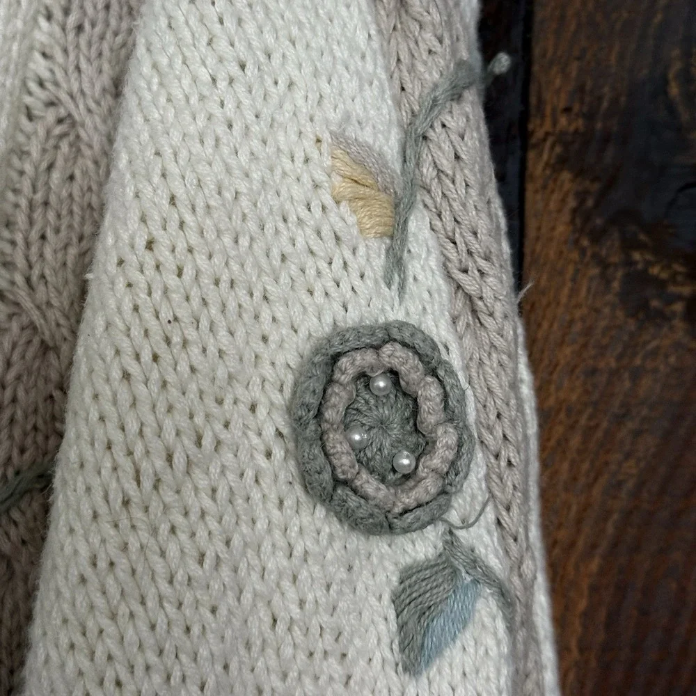 Yarnworks Hand Knit Floral Cable Knit Sweater Medium‎ Cottagecore